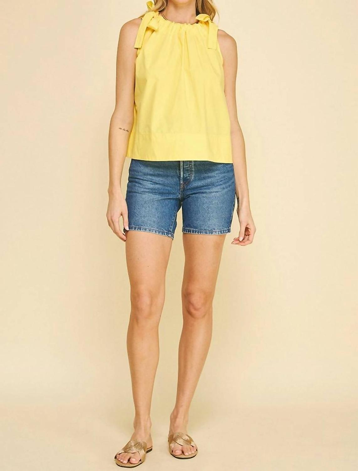 Желтая блузка с детализированными рукавами PINCH
Желтая блузка с детализированными рукавами PINCH