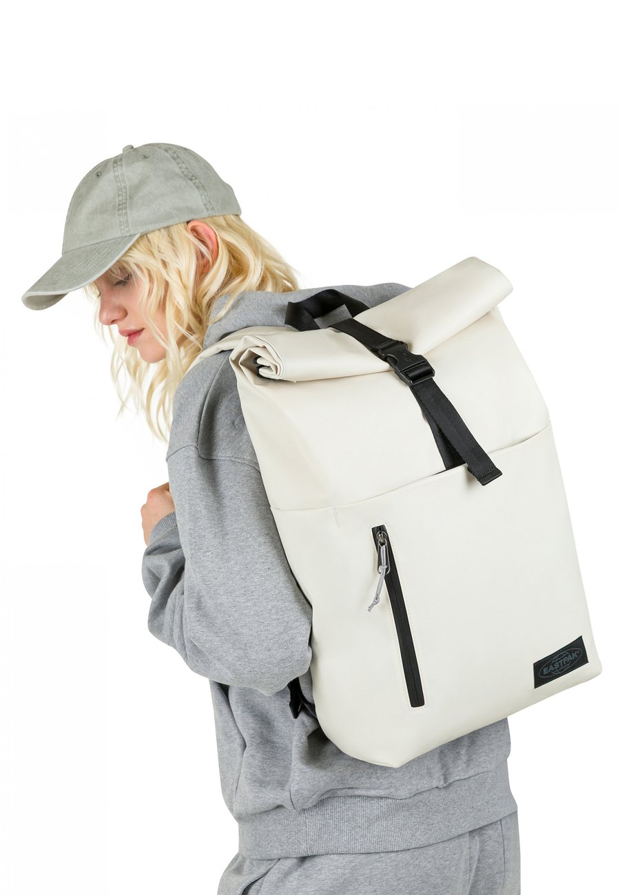 Рюкзак Eastpak Rucksack, Tarp Cloth/Off-White
Рюкзак Eastpak Rucksack, Tarp Cloth/Off-White