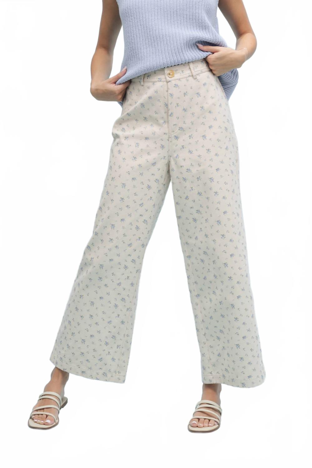 Белые и голубые брюки-клеш с цветочным принтом WISHLIST
Белые и голубые брюки-клеш с цветочным принтом WISHLIST