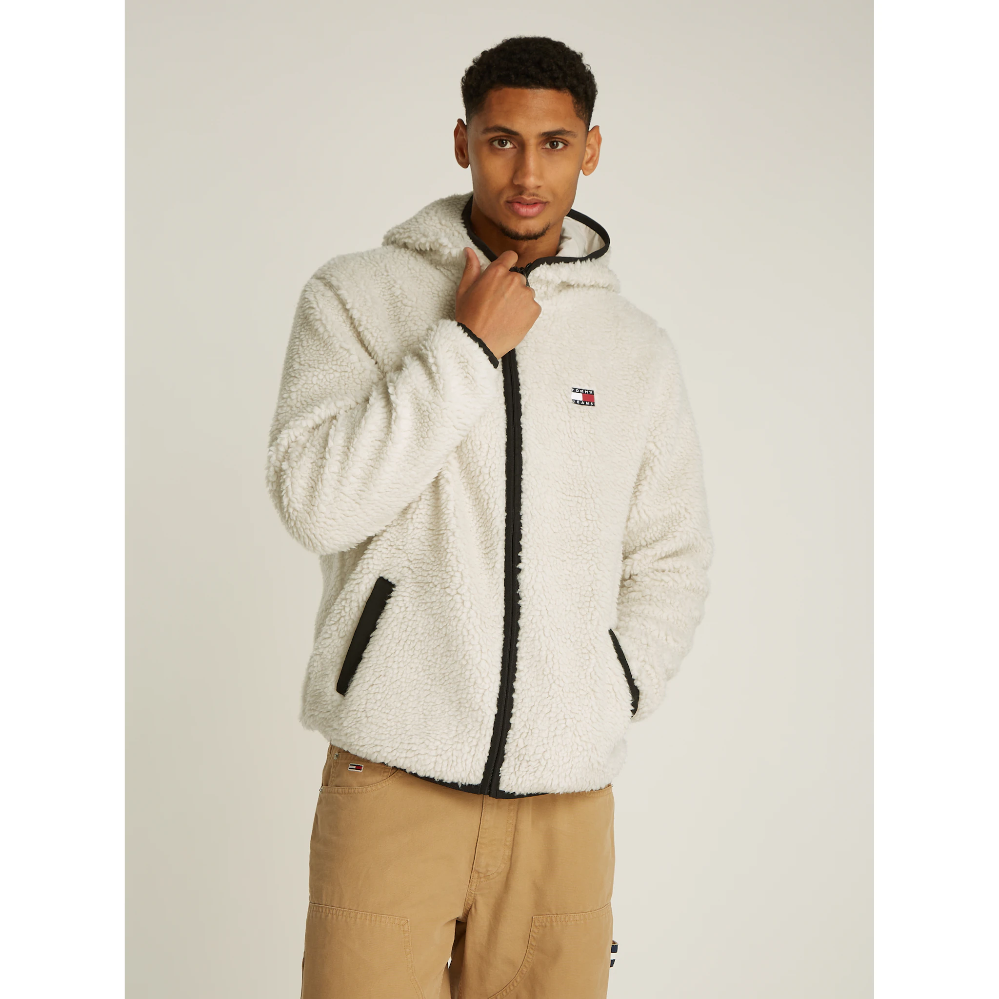 Толстовка Tommy Jeans Plus "TJM REG BADGE TEDDY ZIP TRU EXT", большие размеры, цвет Newsprint
Толстовка Tommy Jeans Plus "TJM REG BADGE TEDDY ZIP TRU EXT", большие размеры, цвет Newsprint