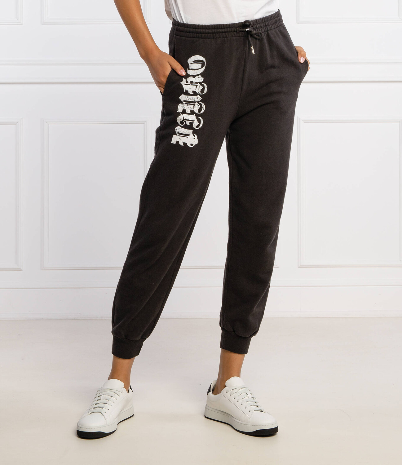 Спортивные брюки Pinko CHACO Regular Fit, цвет grafite
Спортивные брюки Pinko CHACO Regular Fit, цвет grafite