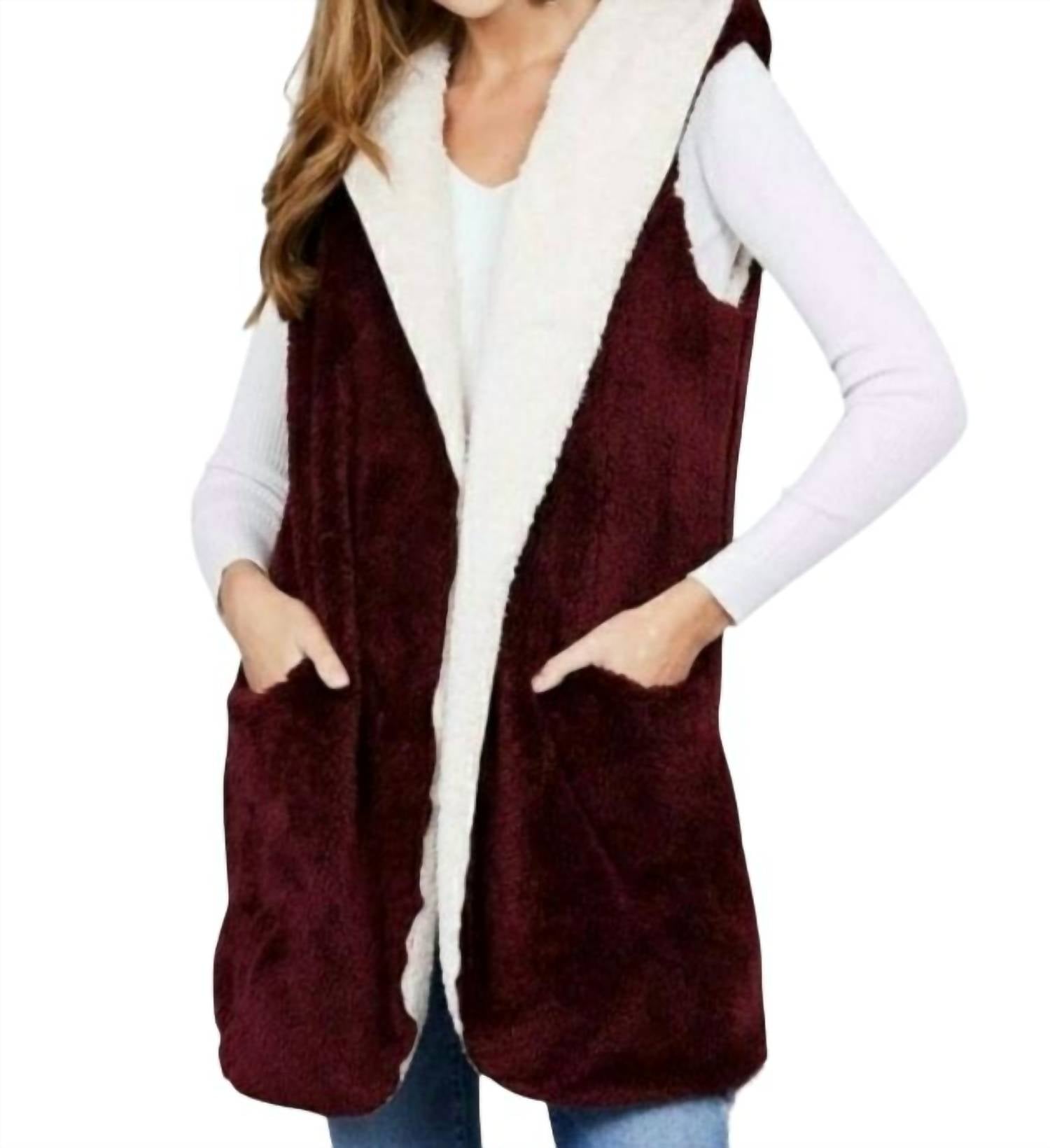 Реверсивная меховая куртка в цветах бордо и крем Active USA
Реверсивная меховая куртка в цветах бордо и крем Active USA