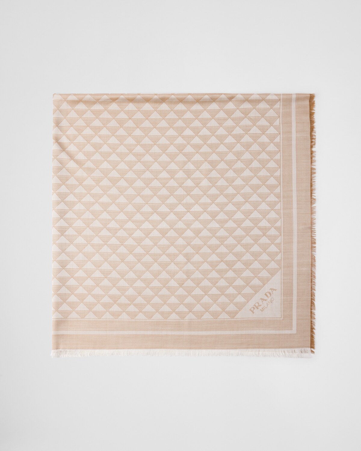 Шелковый и шерстяной шарф Prada, бежевый
Шелковый и шерстяной шарф Prada, бежевый
