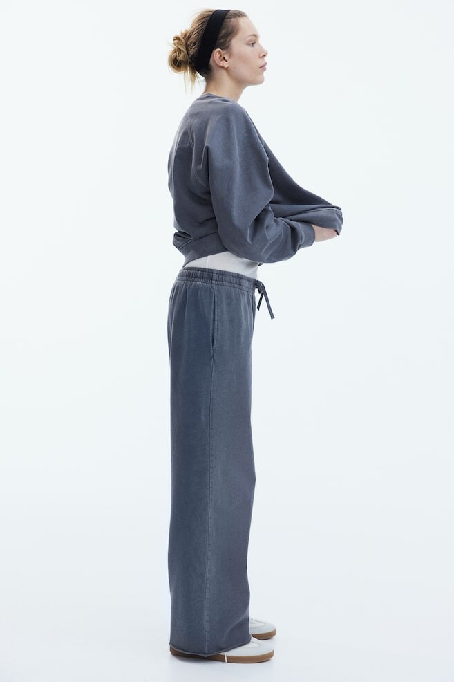 Хлопковые спортивные штаны в потертом виде H&M, серый
Хлопковые спортивные штаны в потертом виде H&M, серый