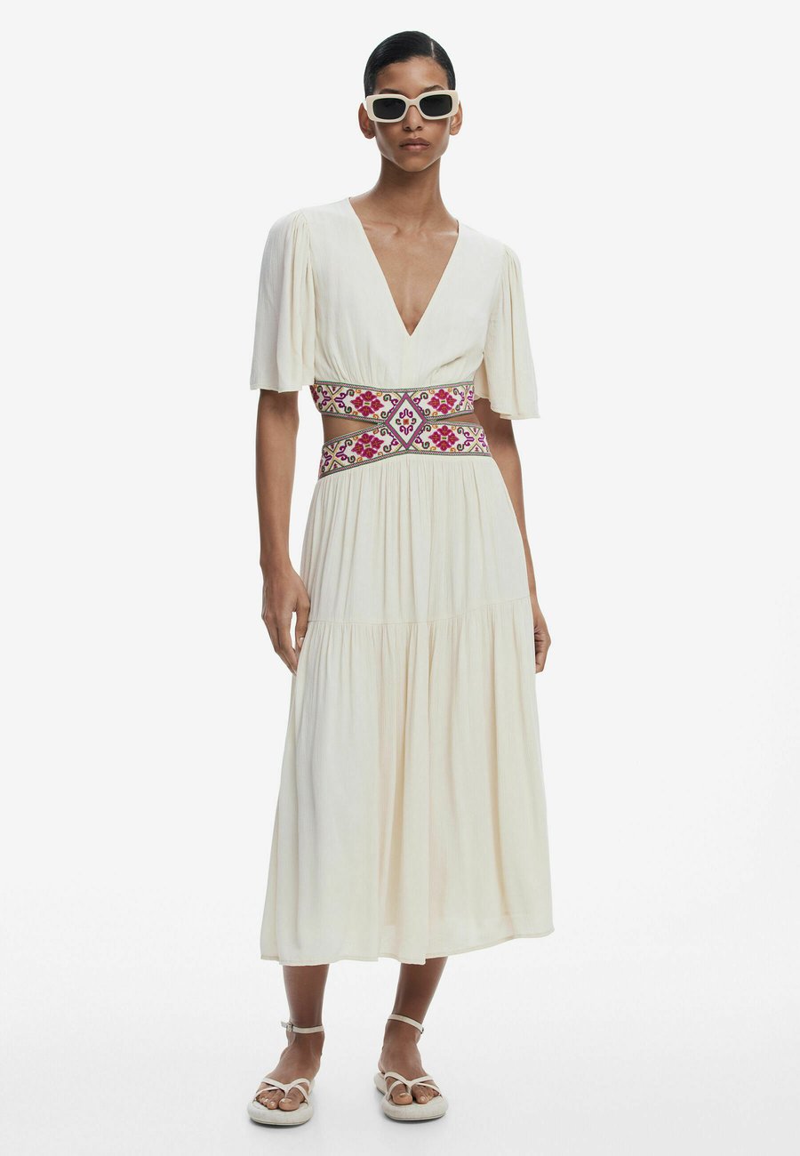 Платье Desigual Maxi dress, White
Платье Desigual Maxi dress, White