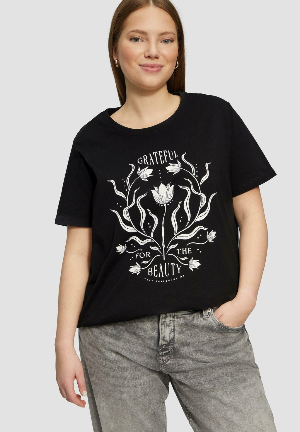 Футболка с принтом QS, черный
Футболка с принтом QS, черный