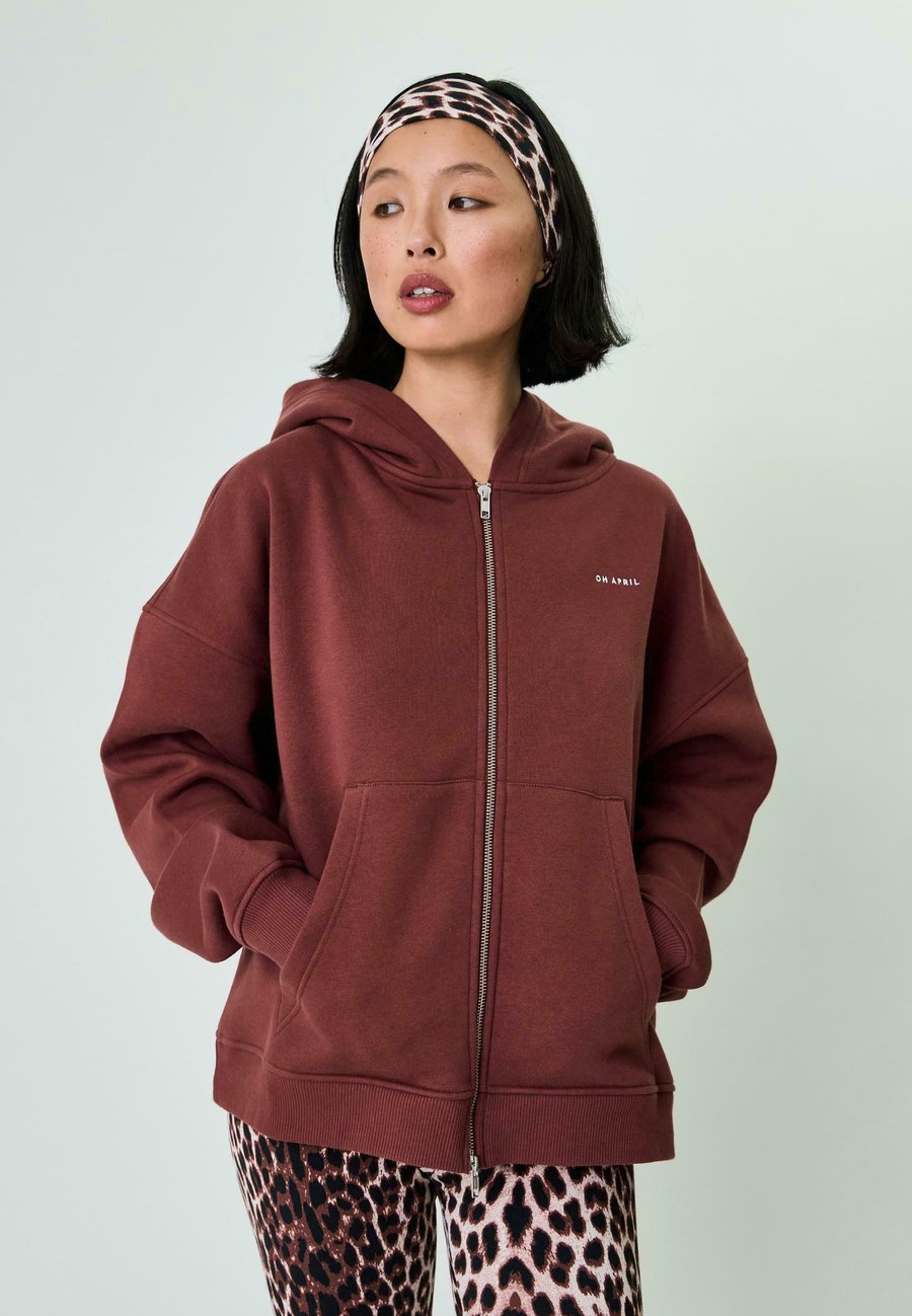 Толстовка OH APRIL BOYFRIEND, Cherrywood/Berry
Толстовка OH APRIL BOYFRIEND, Cherrywood/Berry