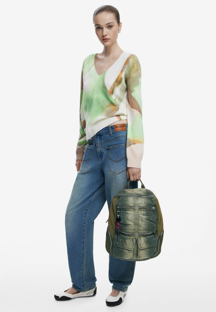 Рюкзак Desigual LARGE COMBINED, Green
Рюкзак Desigual LARGE COMBINED, Green