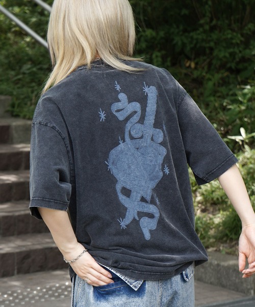 Футболка с коротким рукавом, свободного кроя, с вышивкой на спине ILL'S, черный
Футболка с коротким рукавом, свободного кроя, с вышивкой на спине ILL'S, черный