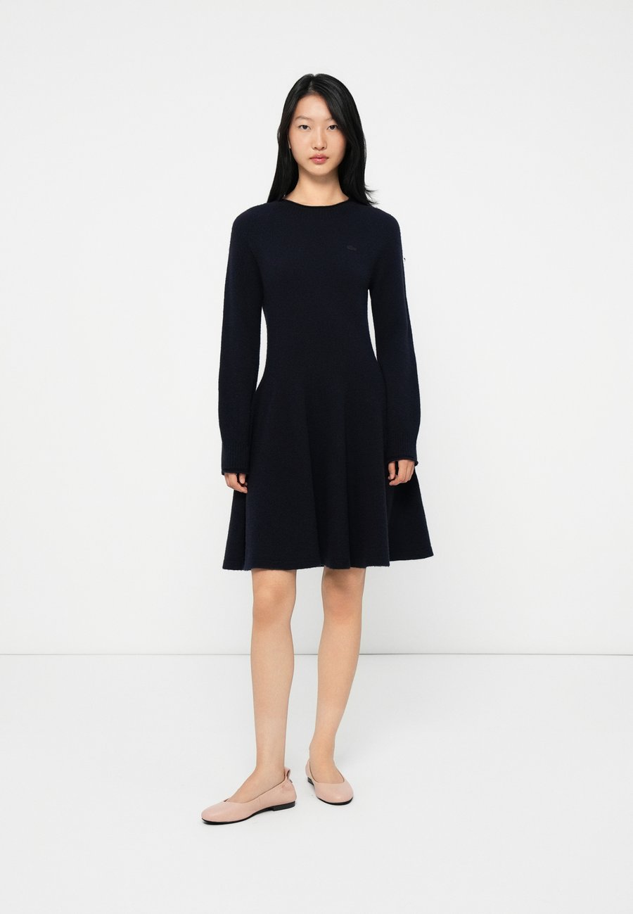 Платье Lacoste Jumper dress, Navy Blue/Dark Blue
Платье Lacoste Jumper dress, Navy Blue/Dark Blue