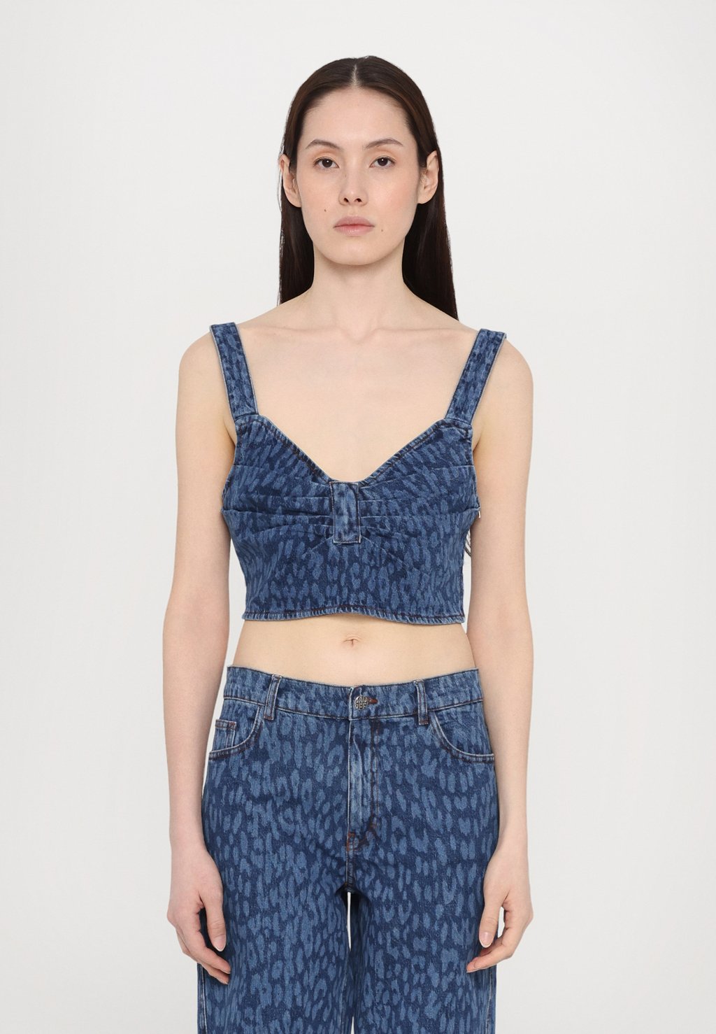 Топ MEKIRA Baum und Pferdgarten, синий деним
Топ MEKIRA Baum und Pferdgarten, синий деним