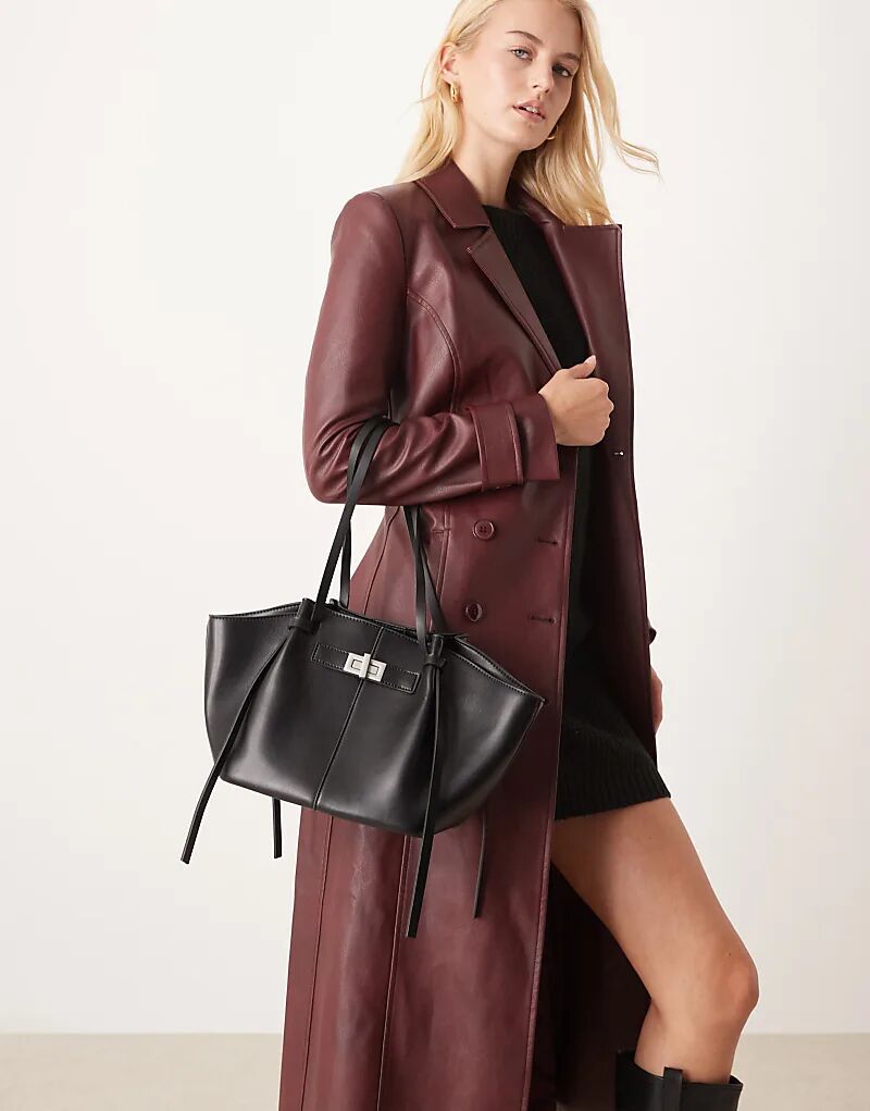 Маленькая сумка-тоут Gina Tricot из искусственной кожи с ремешком и клатчем с серебристой отделкой в черном цвете
Маленькая сумка-тоут Gina Tricot из искусственной кожи с ремешком и клатчем с серебристой отделкой в черном цвете