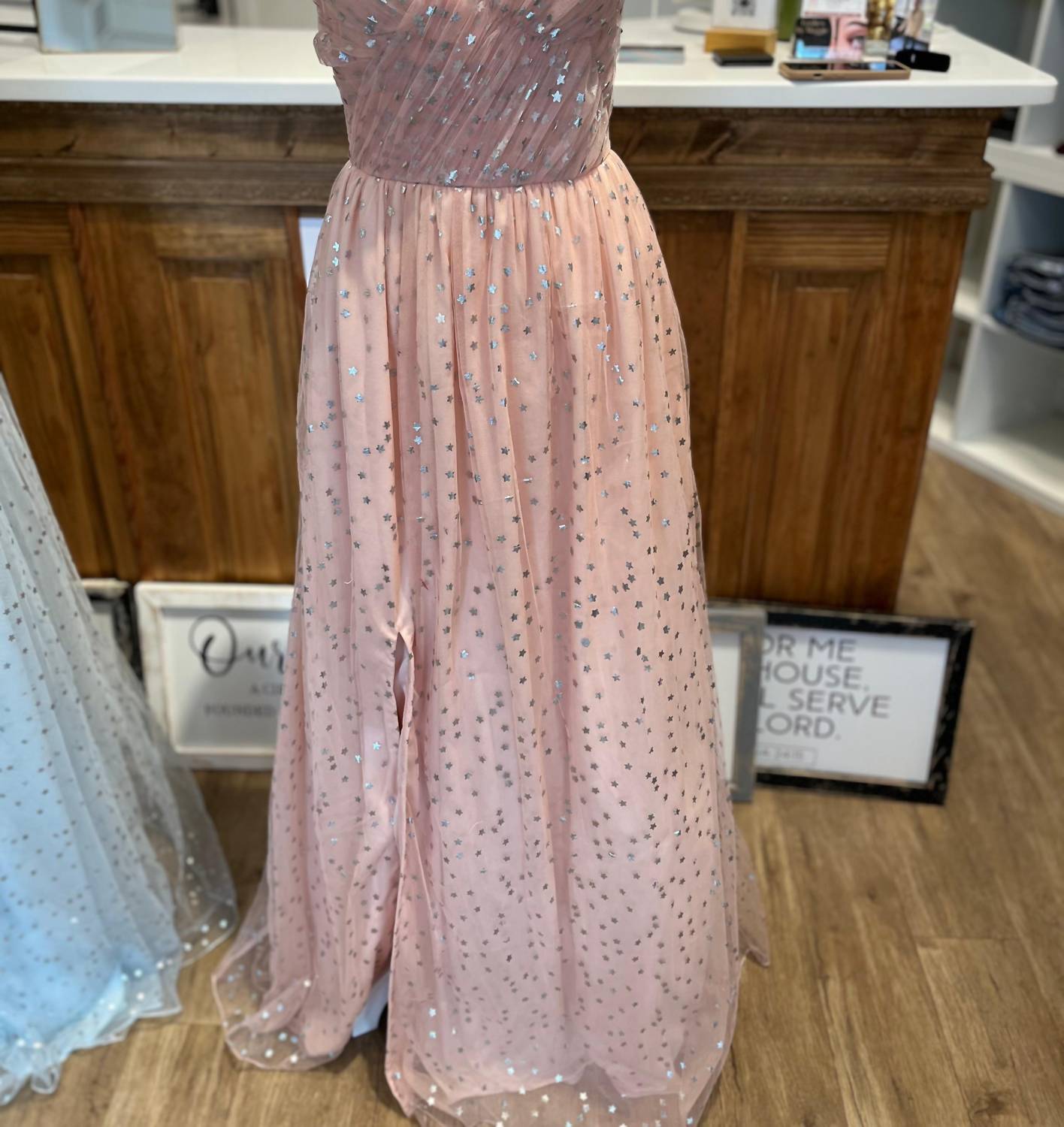 Женское вечернее платье Stormie в розовом цвете Aleta
Женское вечернее платье Stormie в розовом цвете Aleta