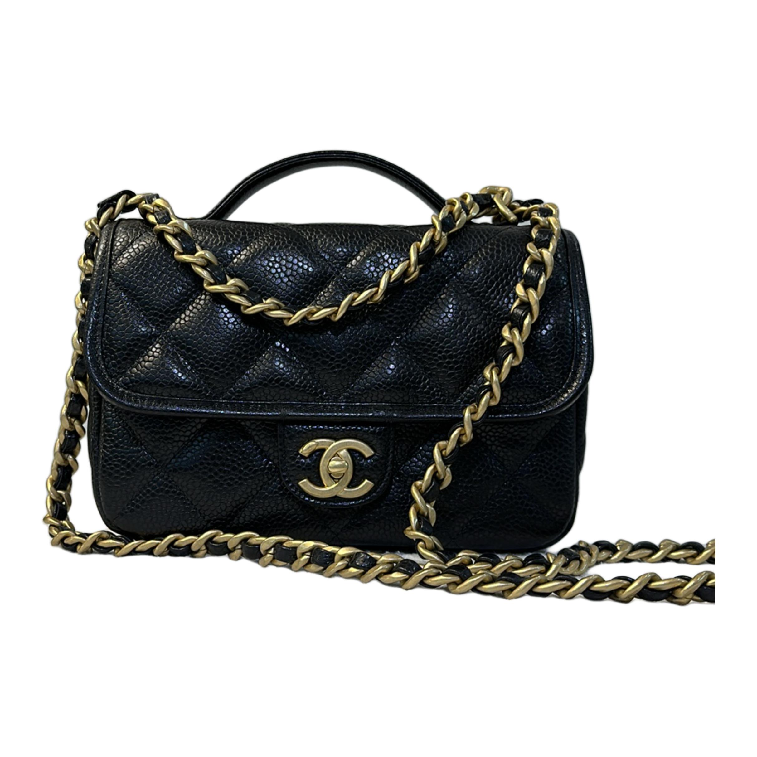 CHANEL Кожаная женская сумка через плечо малая черная
CHANEL Кожаная женская сумка через плечо малая черная