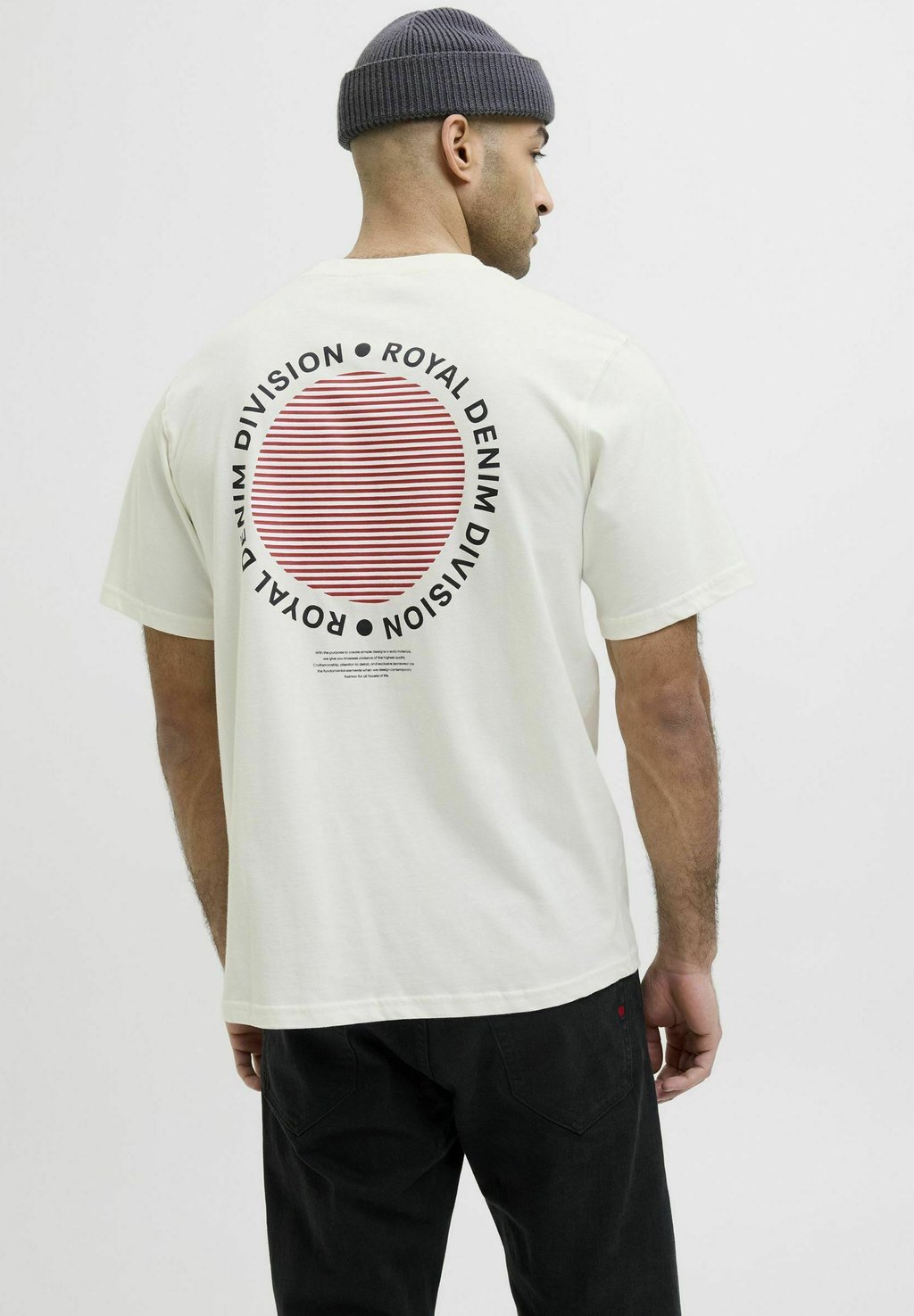 Футболка с принтом RÜCKEN RUNDHALS R.D.D. ROYAL DENIM DIVISION, слоновая кость
Футболка с принтом RÜCKEN RUNDHALS R.D.D. ROYAL DENIM DIVISION, слоновая кость