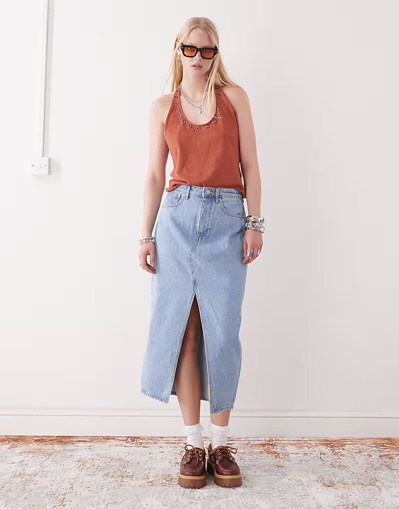 Юбка миди из денима Obey Simplex с разрезом спереди светло-голубого цвета
Юбка миди из денима Obey Simplex с разрезом спереди светло-голубого цвета