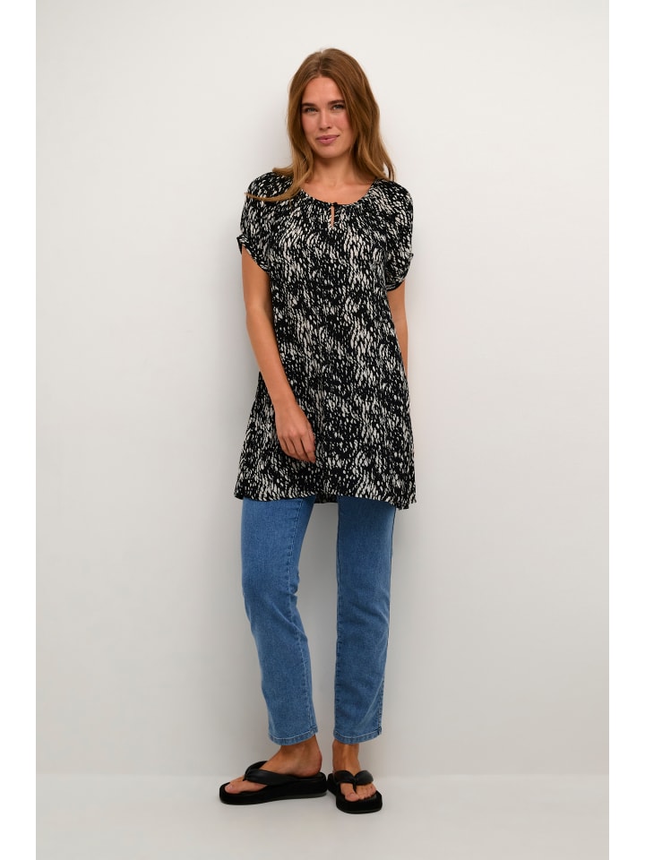 Туника Kaffe, цвет black/white graphic snake
Туника Kaffe, цвет black/white graphic snake