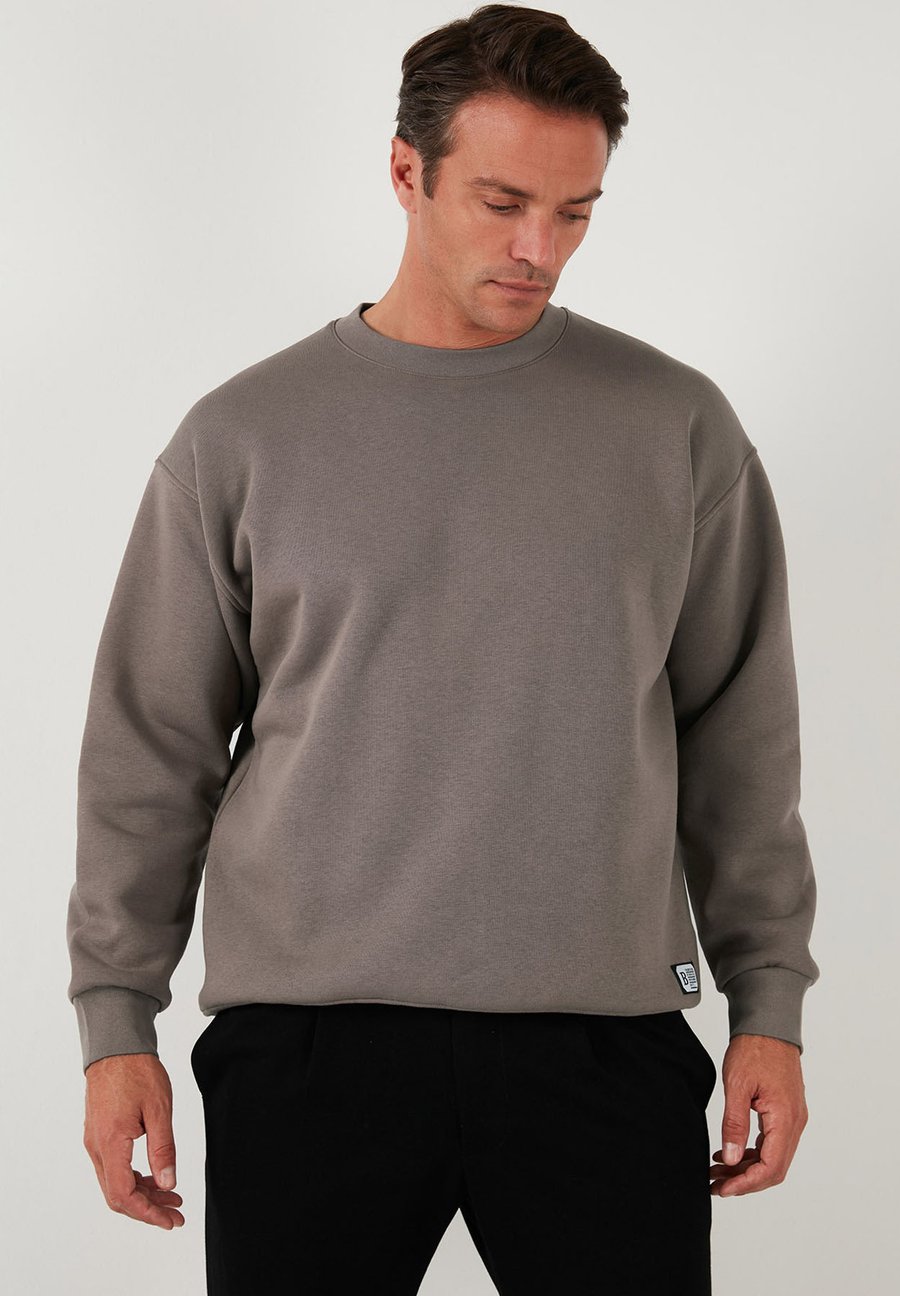 Толстовка Buratti Sweatshirt, Dark Brown
Толстовка Buratti Sweatshirt, Dark Brown