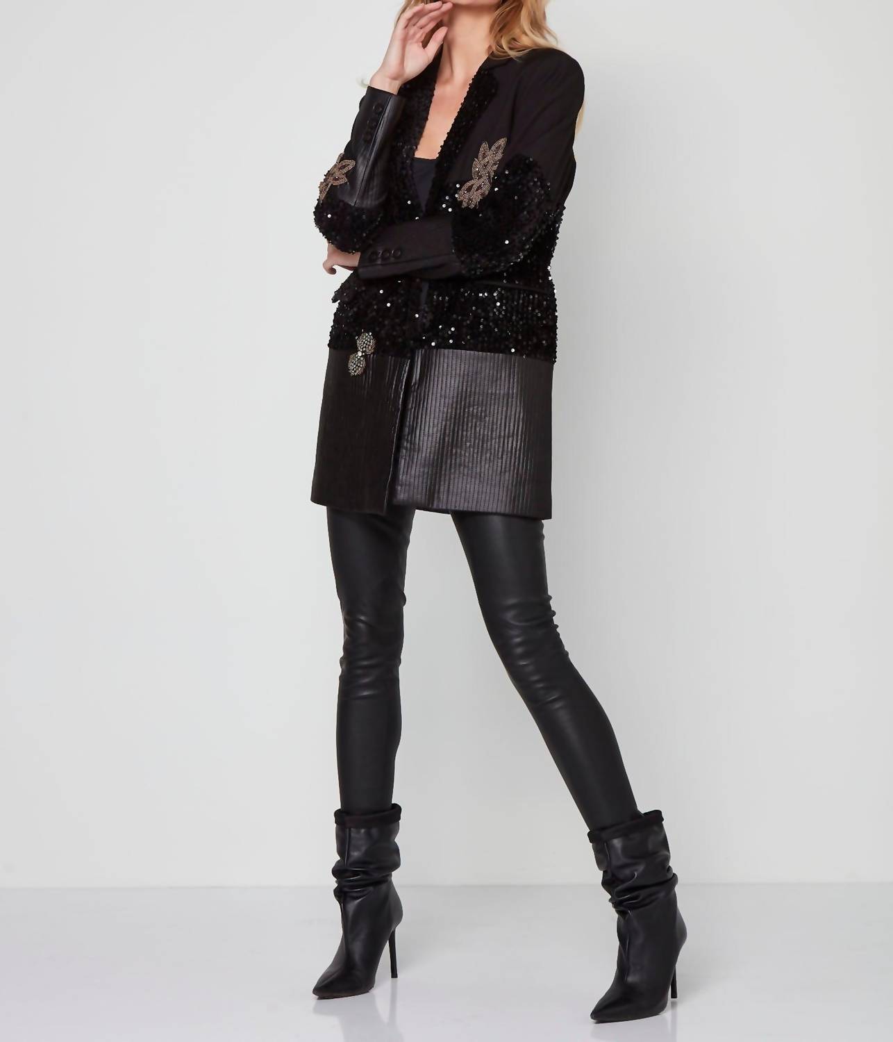 Тика блейзер в черном цвете NU Denmark
Тика блейзер в черном цвете NU Denmark