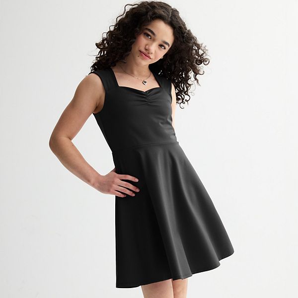 Детское платье-трапеция с завязкой на спине и ожерельем для девочек 7-16 лет Limited Too, Black
Детское платье-трапеция с завязкой на спине и ожерельем для девочек 7-16 лет Limited Too, Black