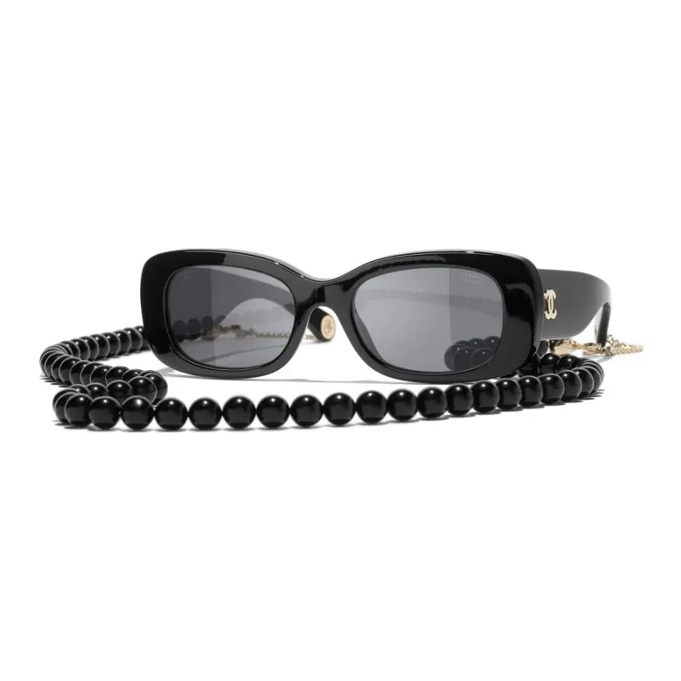 CHANEL Ацетатные прямоугольные солнцезащитные очки унисекс черные, Black
CHANEL Ацетатные прямоугольные солнцезащитные очки унисекс черные, Black