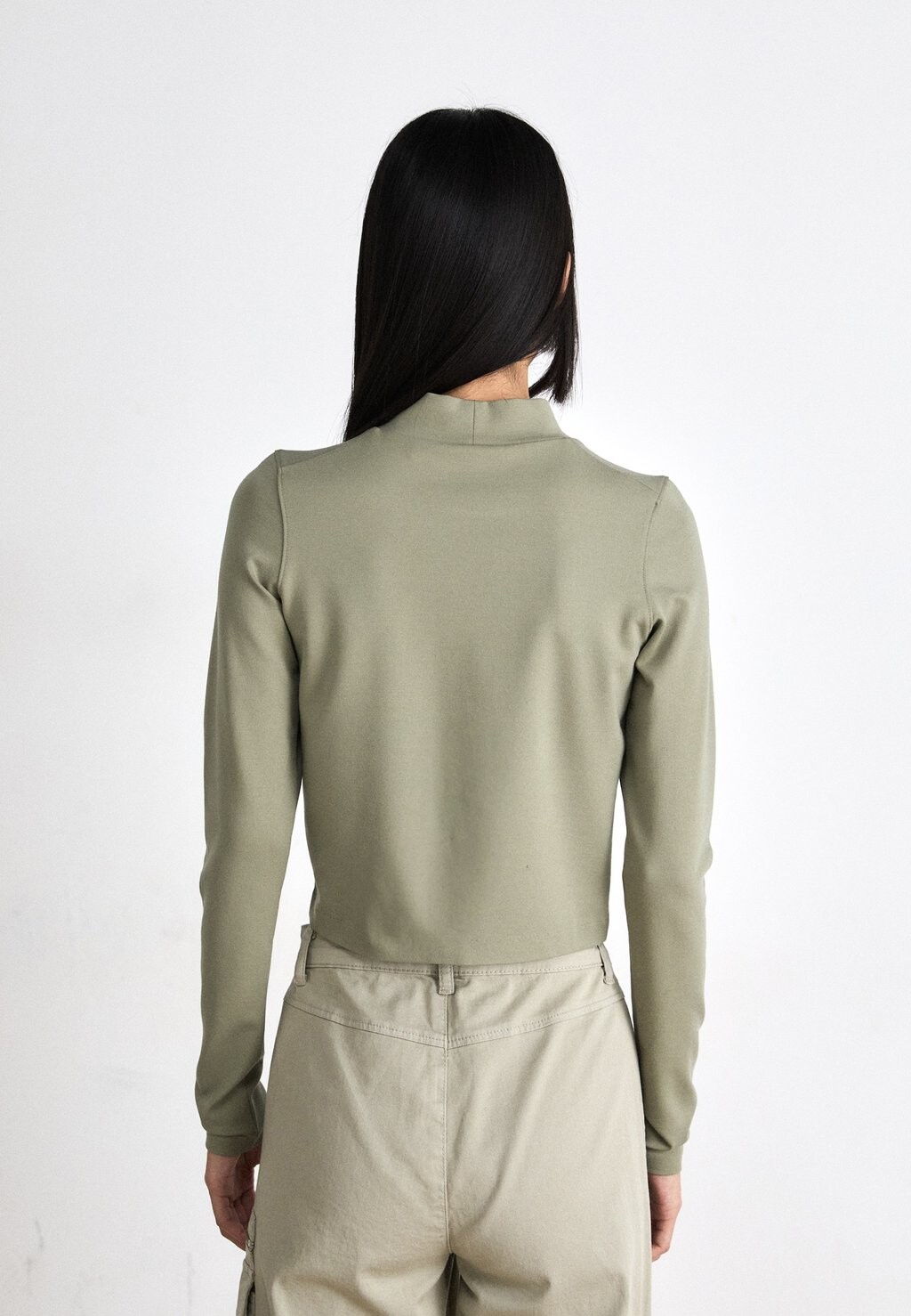 Топ с длинными рукавами MILANO LOGO Calvin Klein Jeans, хаки
Топ с длинными рукавами MILANO LOGO Calvin Klein Jeans, хаки