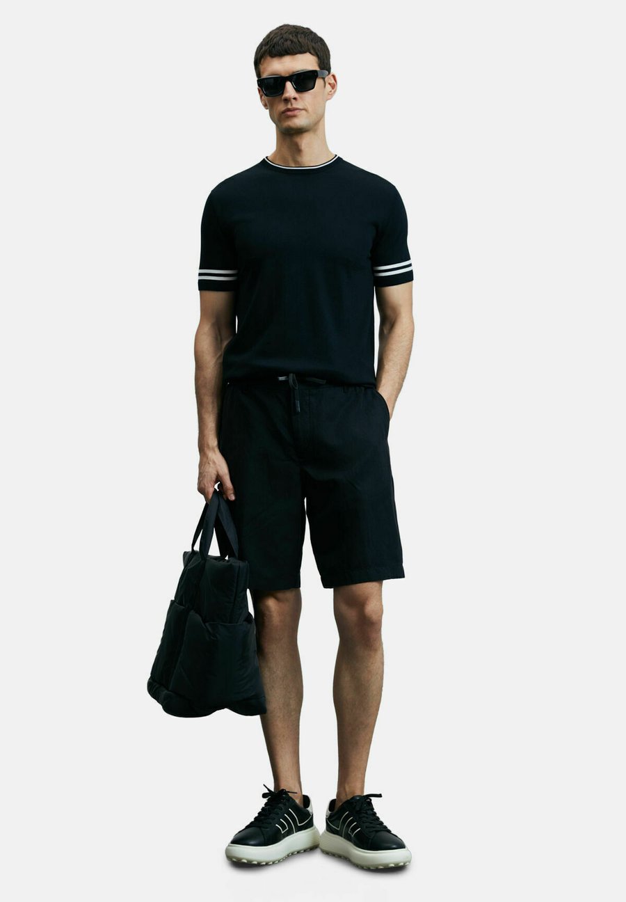 Футболка Lufian ROBERT, Schwarz/Black, Черный, Футболка Lufian ROBERT, Schwarz/Black
Футболка Lufian ROBERT, Schwarz/Black, Черный, Футболка Lufian ROBERT, Schwarz/Black