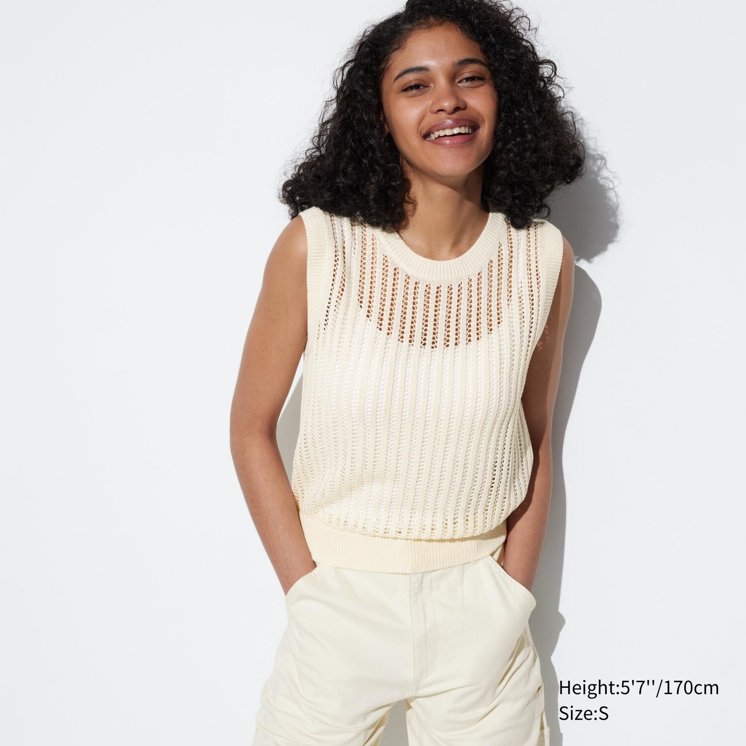 Жилет-свитер без рукавов с круглым вырезом UNIQLO, белый 
Жилет-свитер без рукавов с круглым вырезом UNIQLO, белый