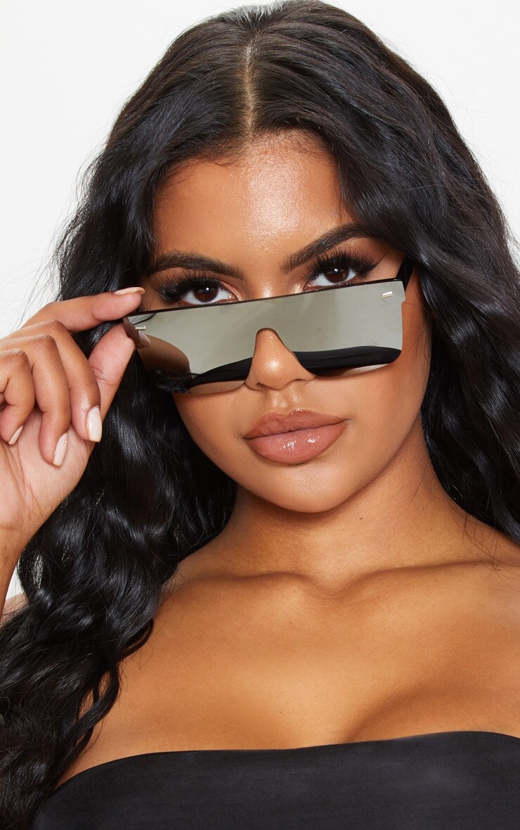 PrettyLittleThing Серебряные солнцезащитные очки в крупной полимерной оправе с затемненными линзами
PrettyLittleThing Серебряные солнцезащитные очки в крупной полимерной оправе с затемненными линзами