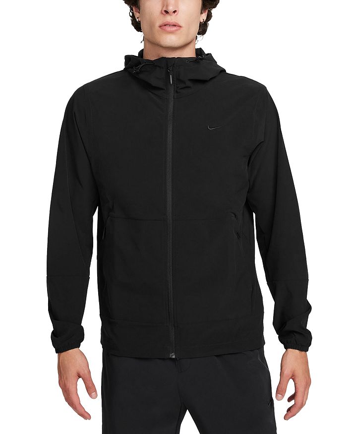 Универсальная ветровка с капюшоном и усиленной водоотталкивающей пропиткой Nike, черный 
Универсальная ветровка с капюшоном и усиленной водоотталкивающей пропиткой Nike, черный