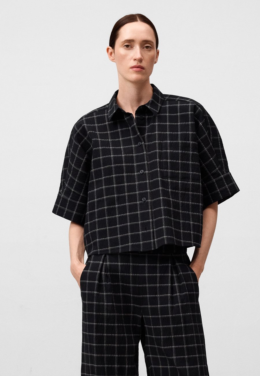 Блуза ADOLFO DOMINGUEZ CHECKERED SHORT, Grey/Black/Dark Grey
Блуза ADOLFO DOMINGUEZ CHECKERED SHORT, Grey/Black/Dark Grey