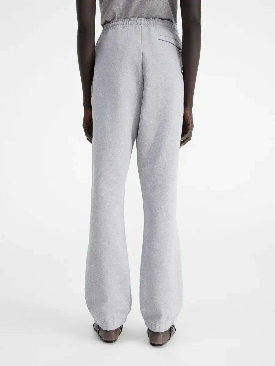 Спортивные брюки с логотипом Бег Жакмюса Jacquemus, серый
Спортивные брюки с логотипом Бег Жакмюса Jacquemus, серый