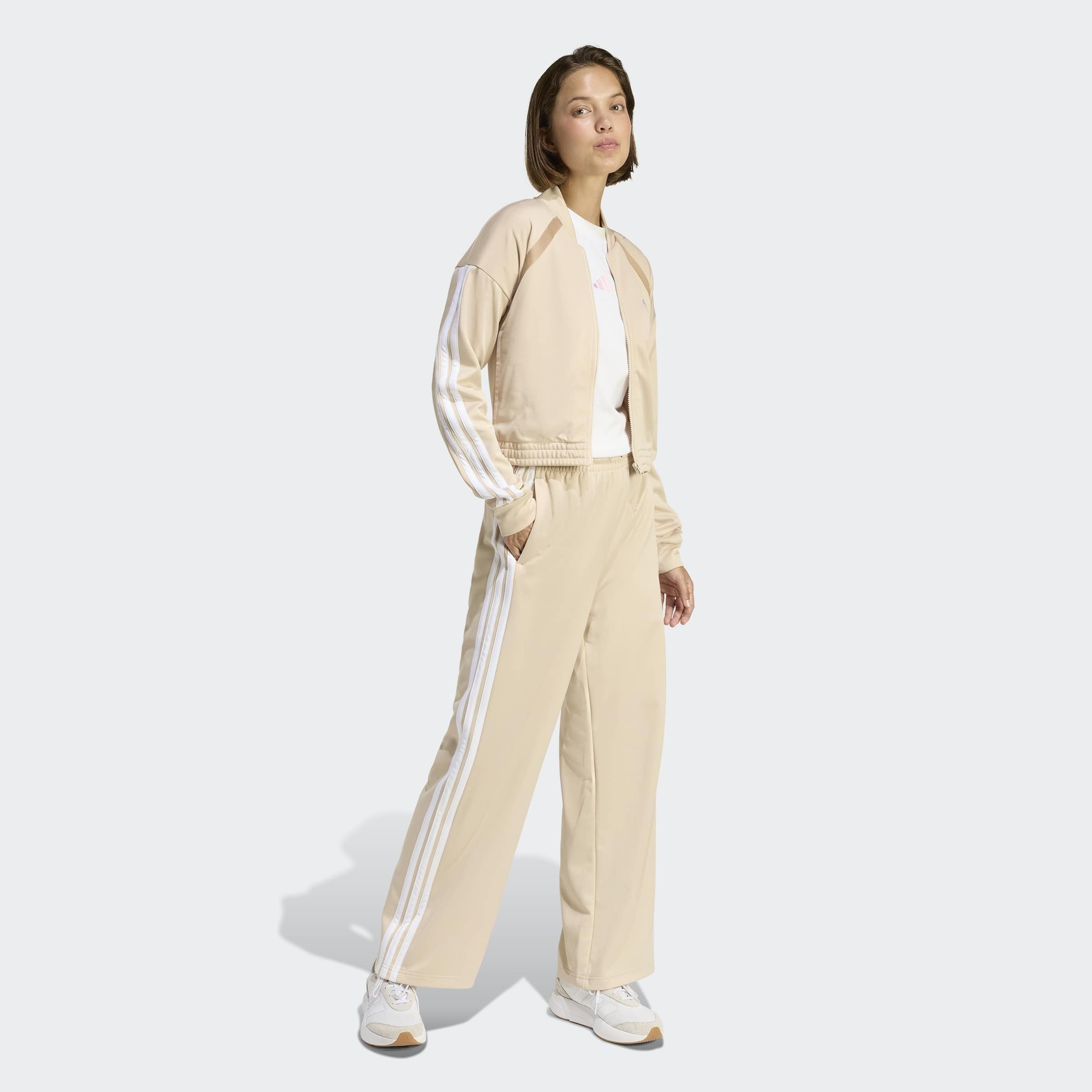 Adidas Sportswear Спортивный костюм 'Teamsport' в бежевом цвете
Adidas Sportswear Спортивный костюм 'Teamsport' в бежевом цвете