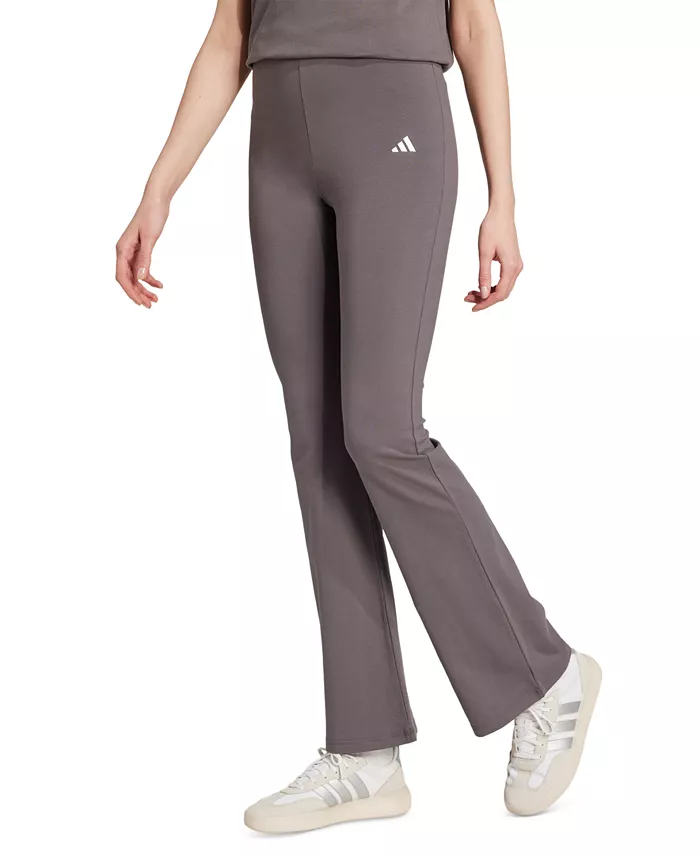 Женские эластичные леггинсы с расклешенным низом Essentials Small Logo adidas, серый
Женские эластичные леггинсы с расклешенным низом Essentials Small Logo adidas, серый