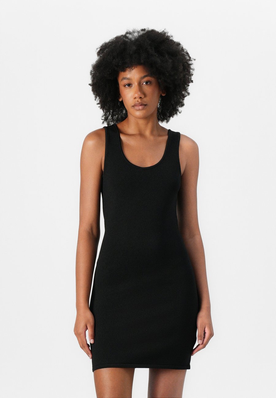 Платье Calvin Klein Jeans NOVELTY SHEEN CROSS BACK DRESS, Black
Платье Calvin Klein Jeans NOVELTY SHEEN CROSS BACK DRESS, Black