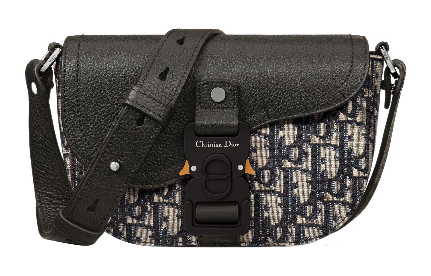 Футболка с аппликацией из ткани и кожаными седельными сумками через плечо на одно плечо клатч обычная мужская черная/бежевая DIOR
Футболка с аппликацией из ткани и кожаными седельными сумками через плечо на одно плечо клатч обычная мужская черная/бежевая DIOR