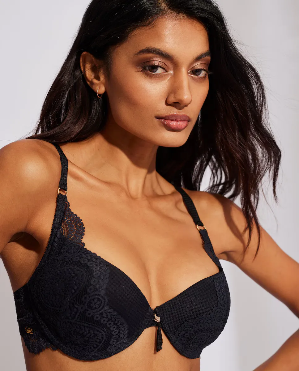 Бюстгальтер пуш-ап с кружевом Selmark, черный
Бюстгальтер пуш-ап с кружевом Selmark, черный