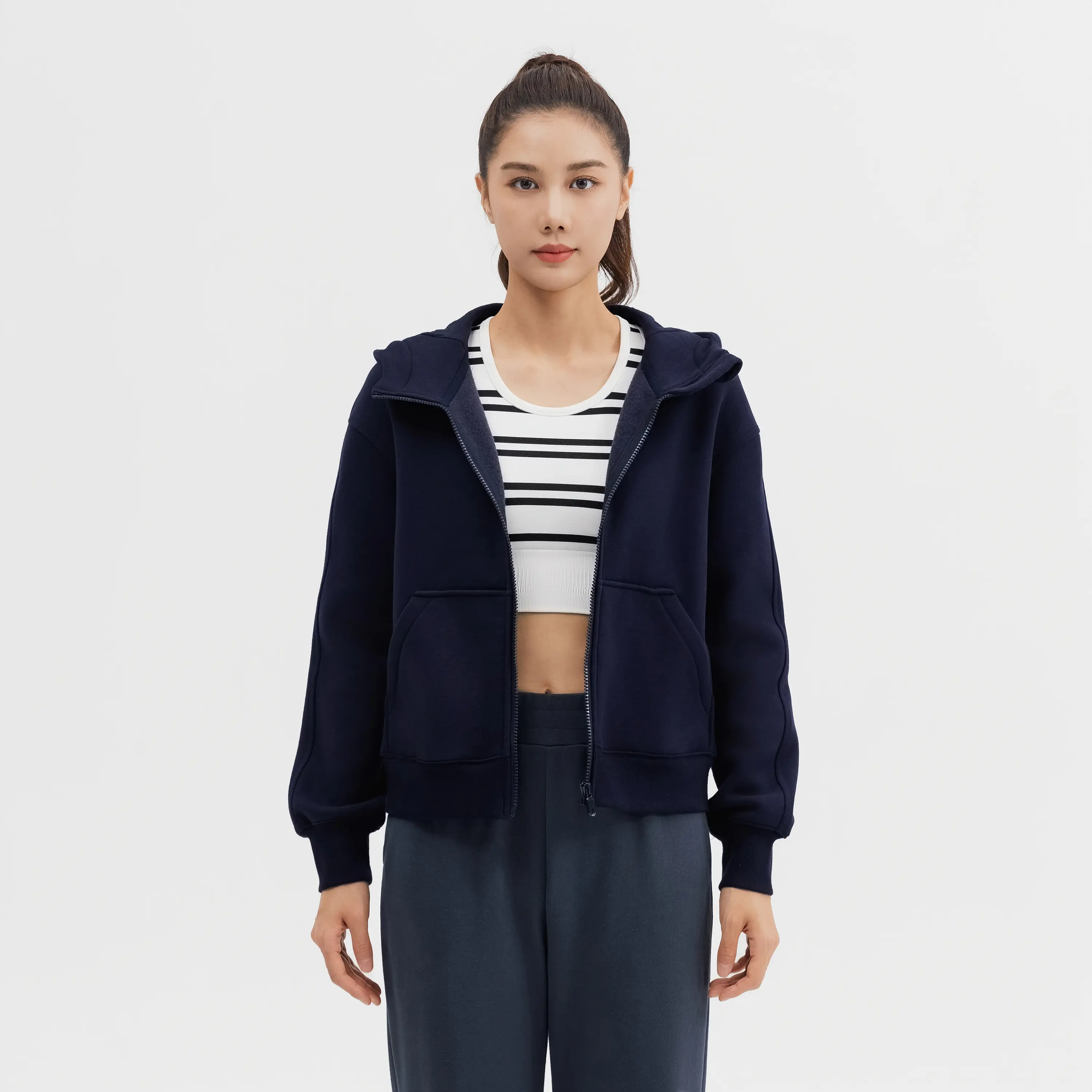 Женская флисовая куртка Domyos сине-чёрная
Женская флисовая куртка Domyos сине-чёрная