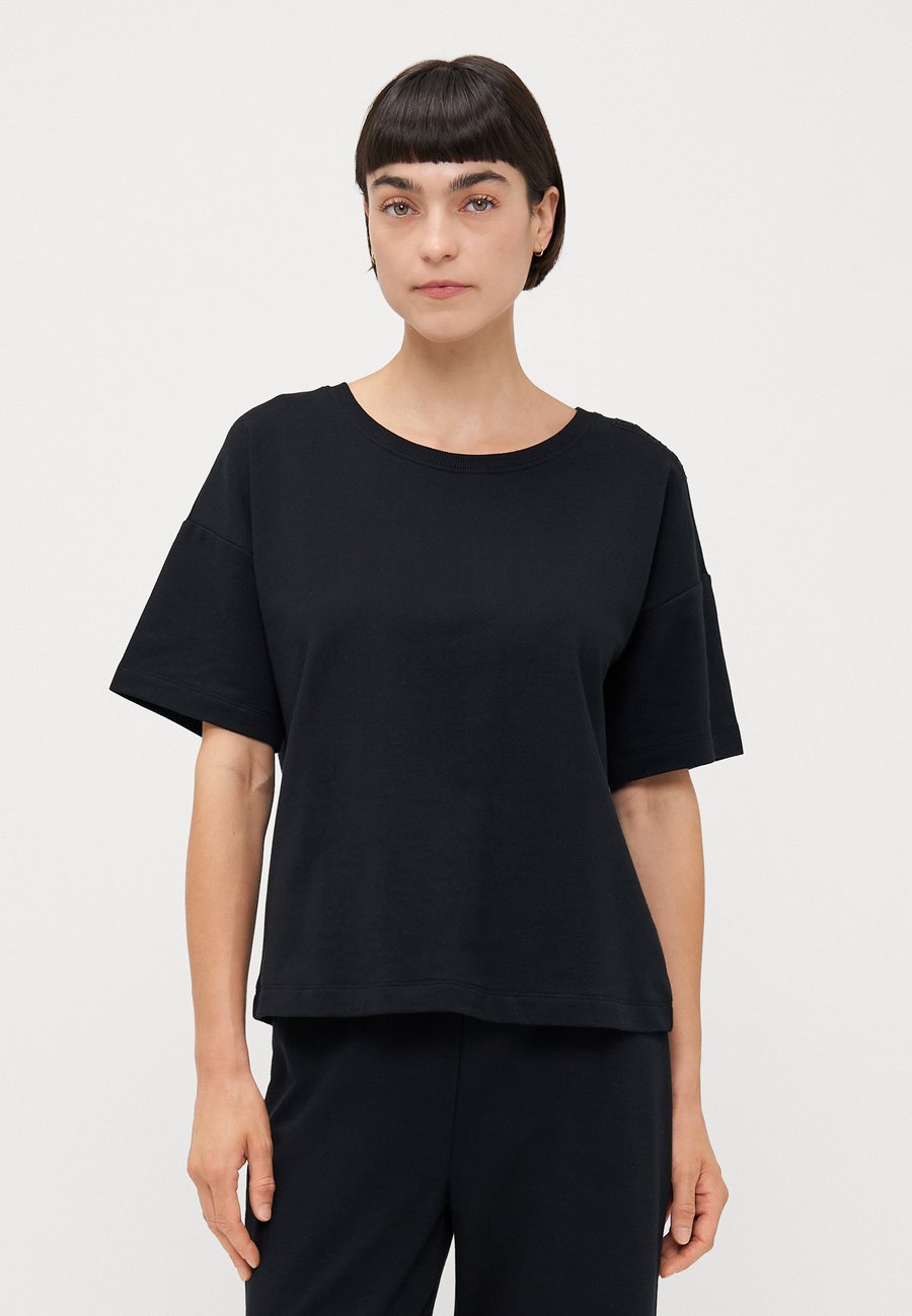 Пижамный топ Copenhagen Studios Pyjama top, Black
Пижамный топ Copenhagen Studios Pyjama top, Black
