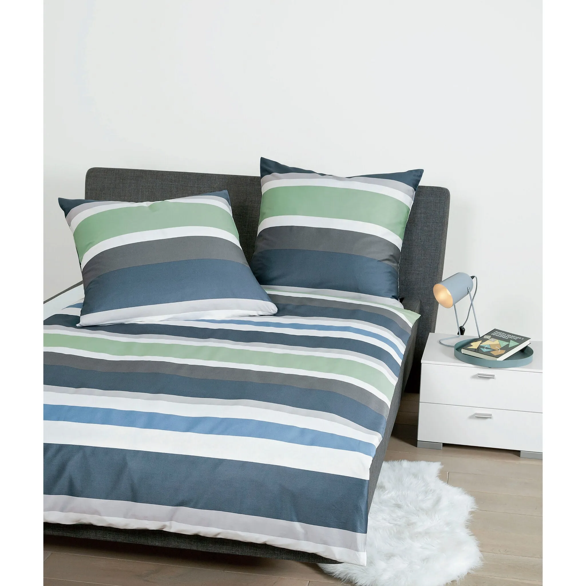 Постельное белье «Жанин» J. Д. 87069", на молнии Janine, цвет Denim/bleu/jade/graphit
Постельное белье «Жанин» J. Д. 87069", на молнии Janine, цвет Denim/bleu/jade/graphit