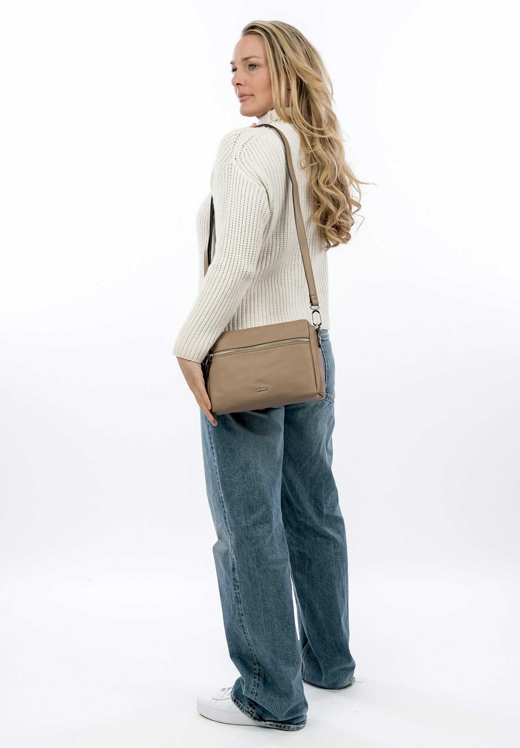 Сумка через плечо UMHÄNGE SFY ABBEY - Across body bag SURI FREY, светло-коричневый
Сумка через плечо UMHÄNGE SFY ABBEY - Across body bag SURI FREY, светло-коричневый