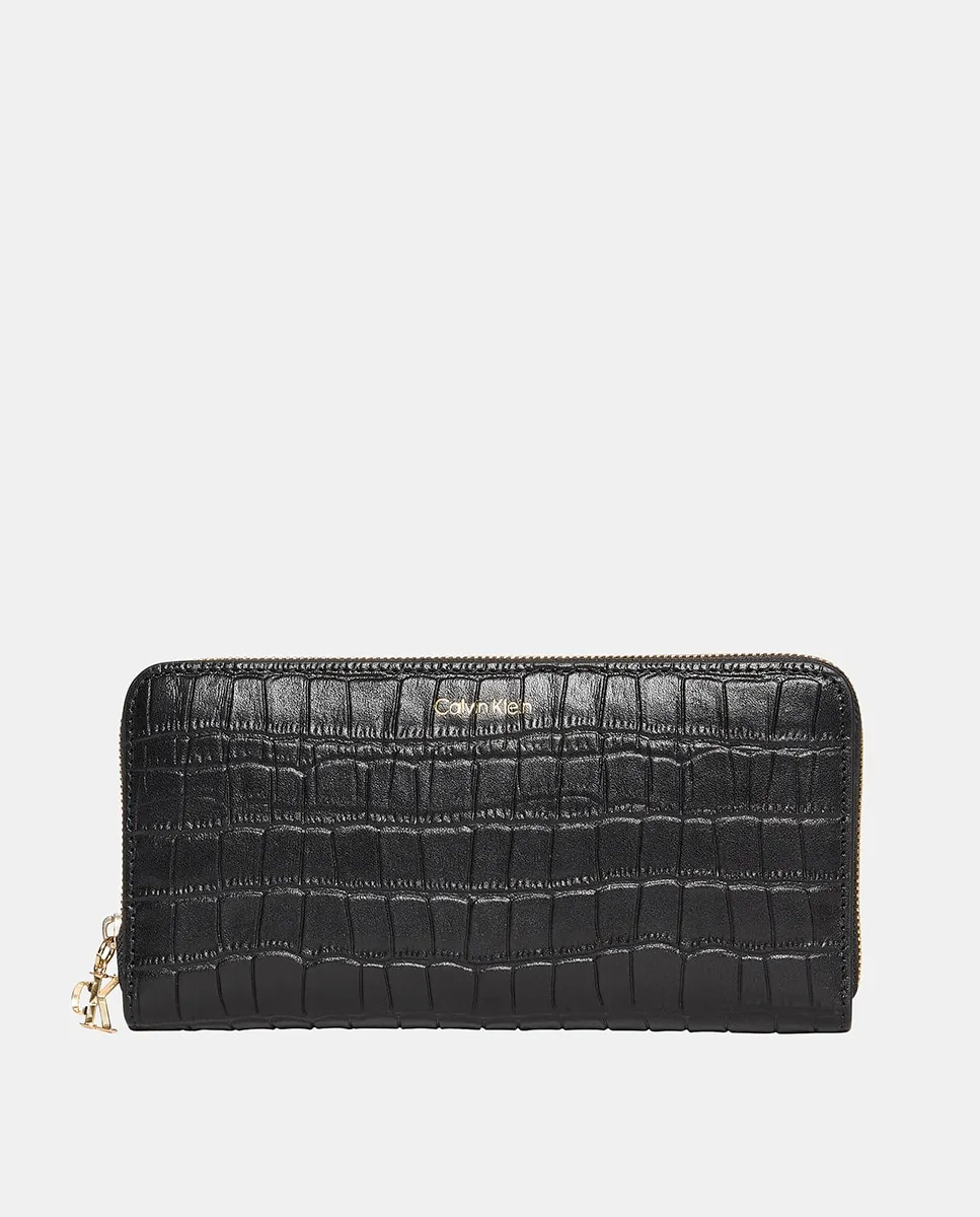 Большой кожаный кошелек с крокодиловым принтом Calvin Klein, черный
Большой кожаный кошелек с крокодиловым принтом Calvin Klein, черный