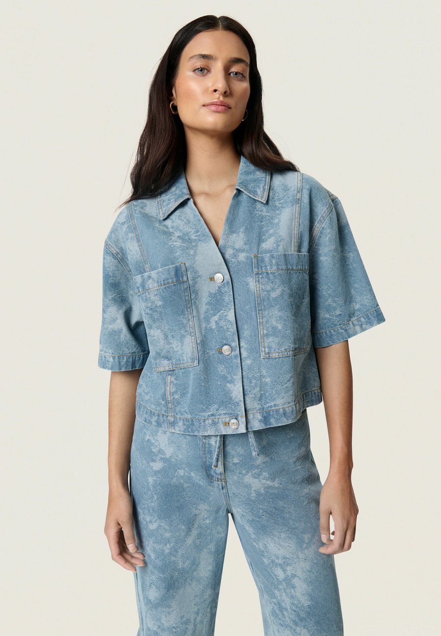 Блуза Soaked in Luxury SLALTEA , Fuzzy Blue Denim/Blue Denim
Блуза Soaked in Luxury SLALTEA , Fuzzy Blue Denim/Blue Denim