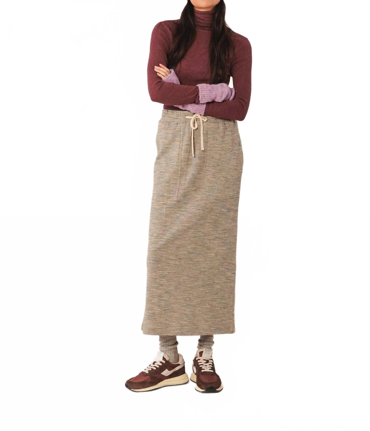 Indi & cold Приталенный ребристый топ с длинными рукавами и высоким воротником, цвет баклажан
Indi & cold Приталенный ребристый топ с длинными рукавами и высоким воротником, цвет баклажан