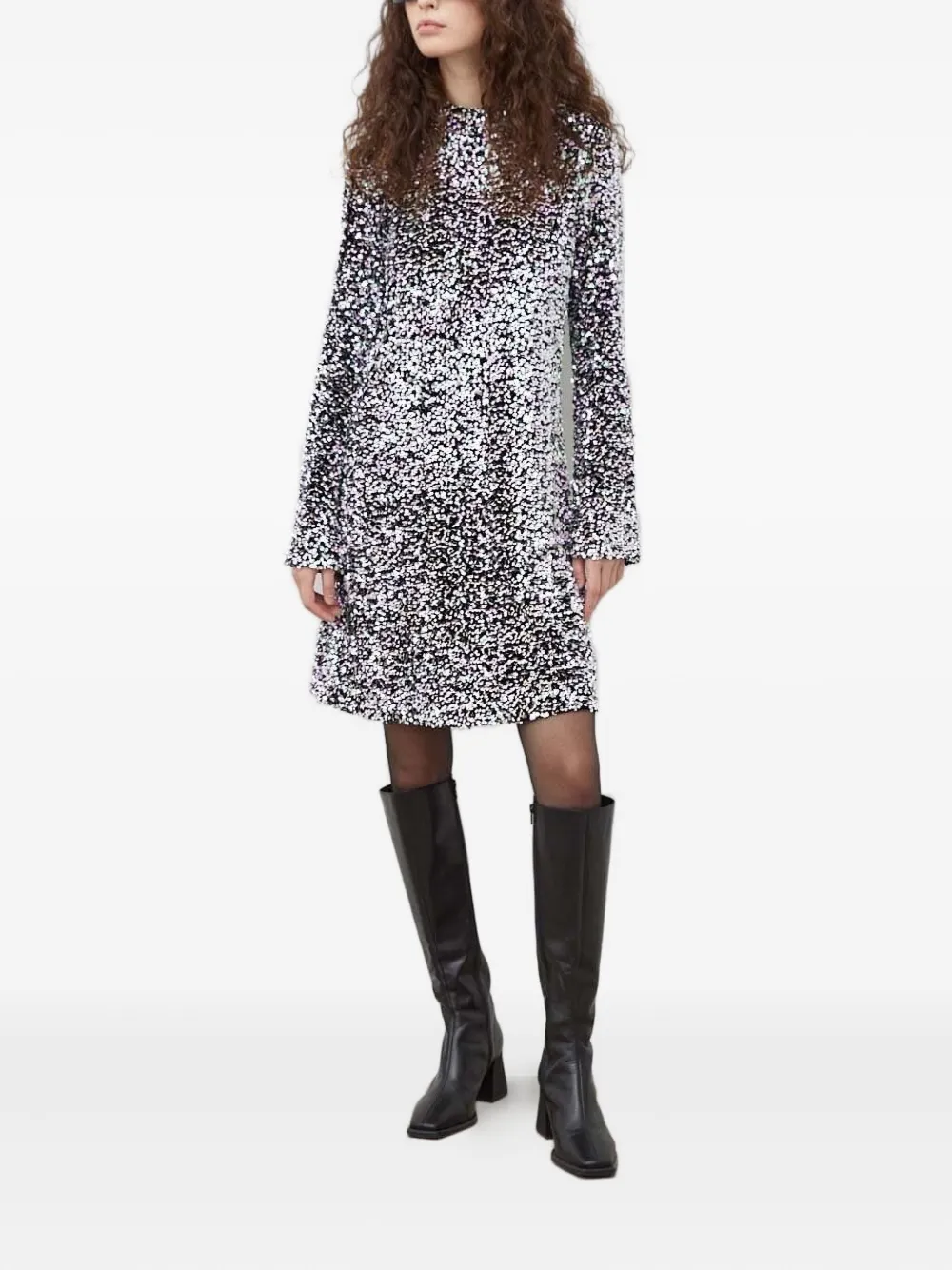 Платье мини с высоким воротником и пайетками Bruuns Bazaar, черный
Платье мини с высоким воротником и пайетками Bruuns Bazaar, черный