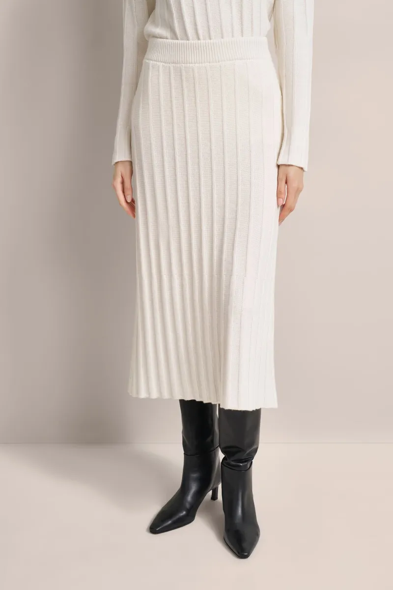 Трикотажная юбка bugatti, изготовленная из качественной кашемировой шерсти, цвет Ecru
Трикотажная юбка bugatti, изготовленная из качественной кашемировой шерсти, цвет Ecru