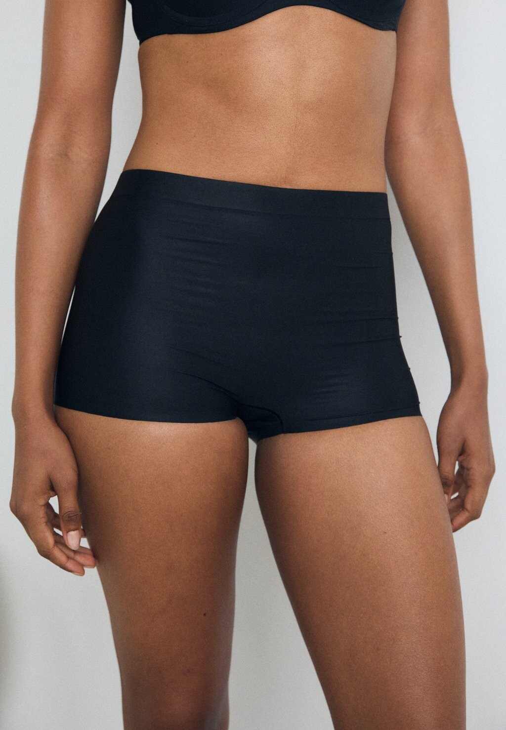 Корректирующее белье SHEER POWER BOYSHORT Spanx, черный 
Корректирующее белье SHEER POWER BOYSHORT Spanx, черный
