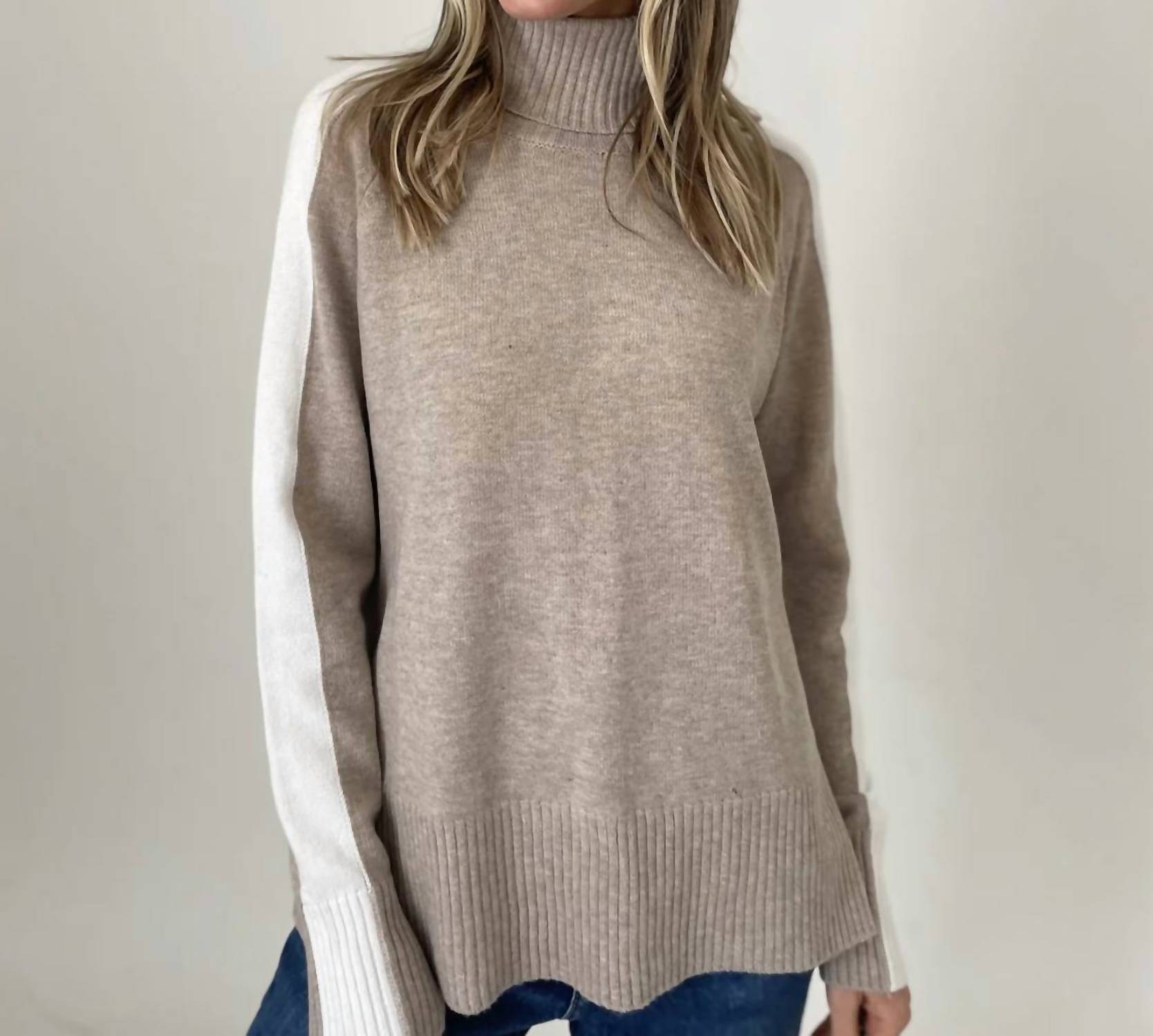 Водолазка Ali в цвете латте/белый SIX/FIFTY
Водолазка Ali в цвете латте/белый SIX/FIFTY