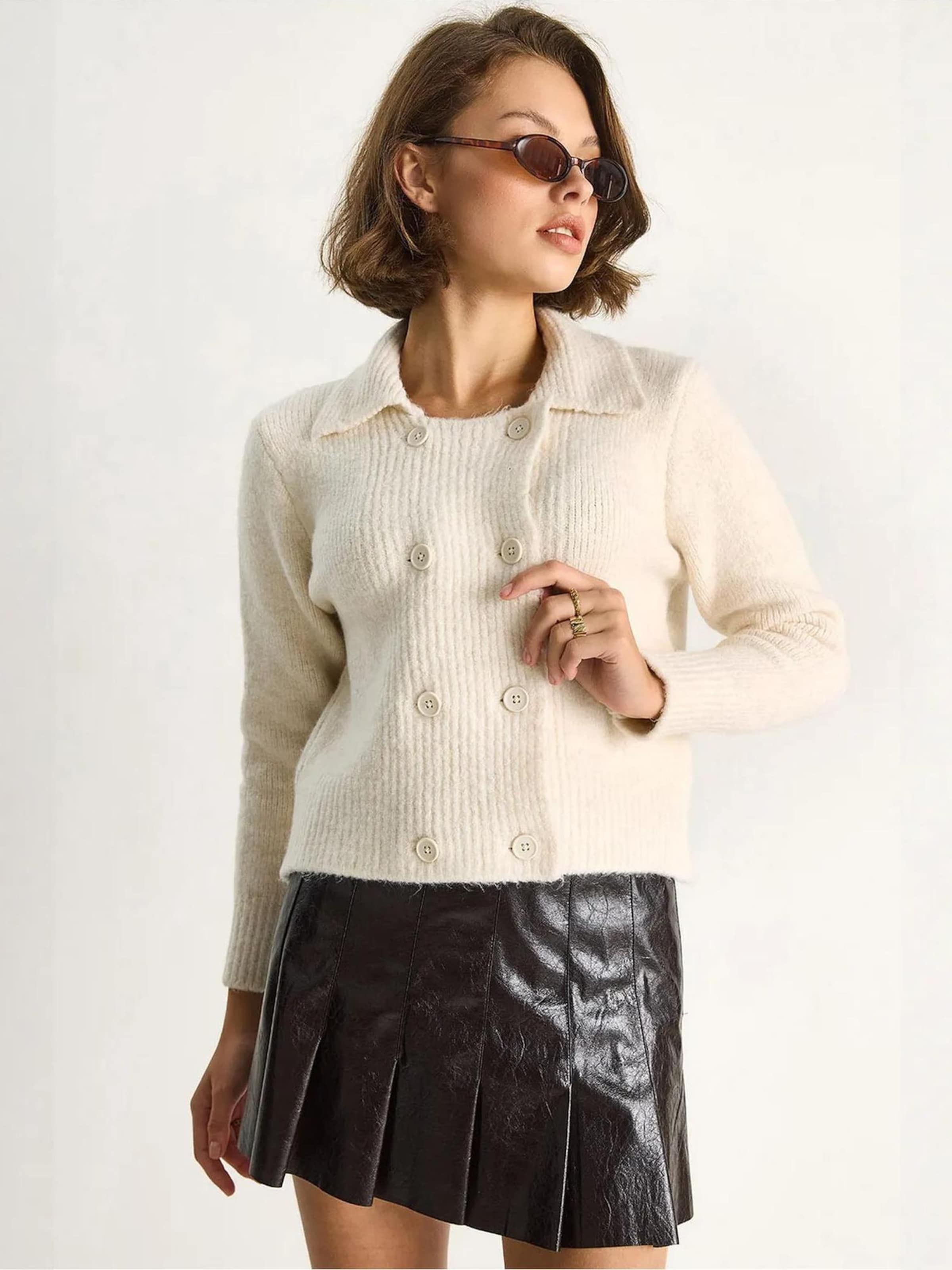 Bianco Lucci Кардиган из трикотажа в цвете экрю
Bianco Lucci Кардиган из трикотажа в цвете экрю