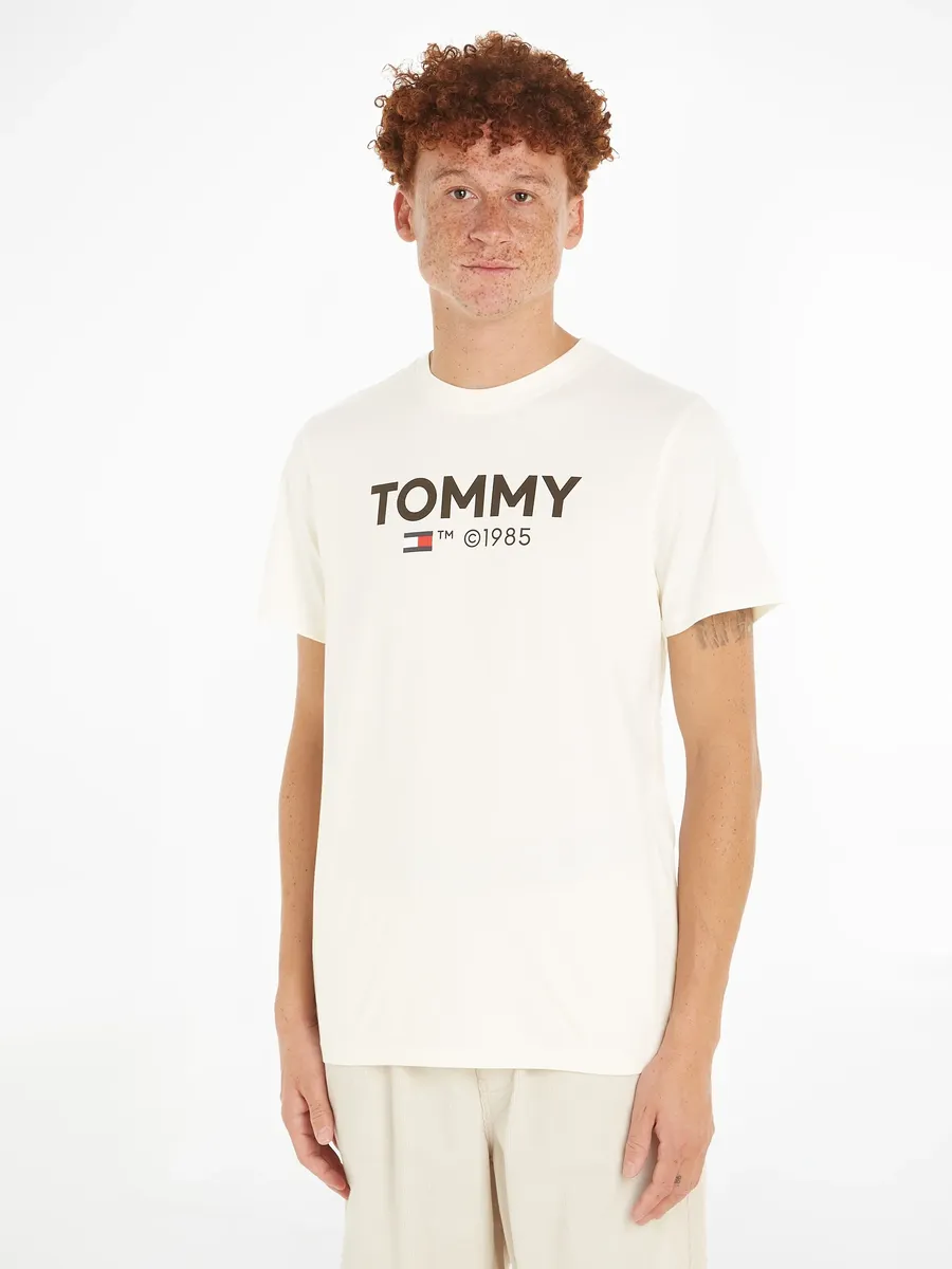Футболка Tommy Jeans "TJM SLIM ESSENTIAL TOMMY TEE" с большим принтом Tommy на груди, белый
Футболка Tommy Jeans "TJM SLIM ESSENTIAL TOMMY TEE" с большим принтом Tommy на груди, белый